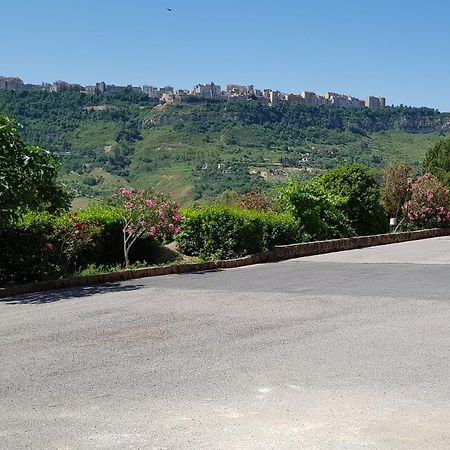 B&B - Affittacamere Da Pietro - Enna Bagian luar foto